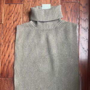 Pullover turtle neck sweater